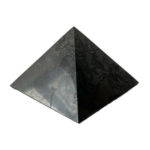 Schungit & Shungit Pyramide ca. 6 x 6 cm. poliert aus Karelien / Zertifikat