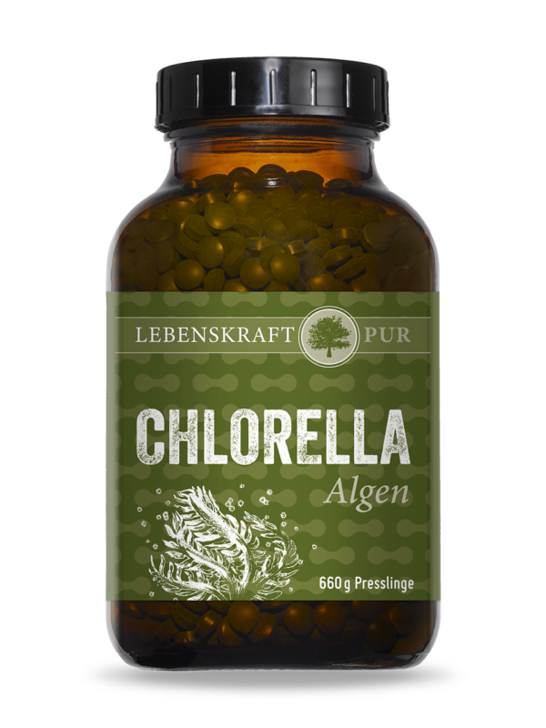 Chlorella Algen | Presslinge reich an Chlorophyll, Vitaminen und Mineralien Die Chlorella Alge ist in naturheilkundlichen Kreisen sehr bekannt und beliebt. Neben ihrem hohen Anteil an Chlorophyll, Mineralien und Vitaminen besitzt die Alge den höchsten bekannten Anteil an Proteinen und Aminosäuren - darunter alle essentiellen. Durch das breite Eigenschaften-Spektrum gehört die Chlorella vulgaris Alge auf jeden vollwertigen Speiseplan.