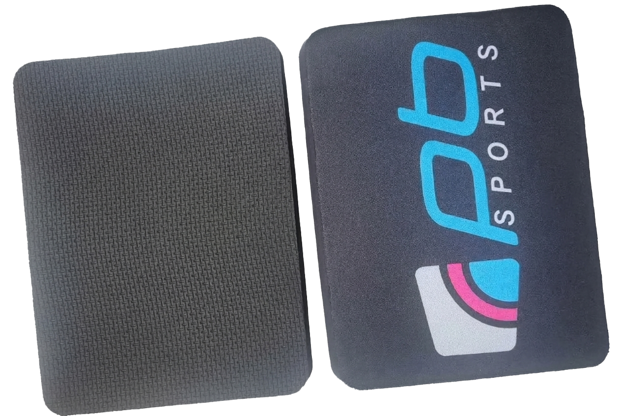 Densch Pads Griffpolster 20mm 1 Densch Pads Griffpolster 20mm | Densch Pads Griffpolster 20mm für schwere Zugübungen mit ZellFluid Technologie Die Lösung liegt auf der Hand! Sind Sie genervt von dünnen kinderhandgroßen Griffpolstern, Sie wollen Qualität in den Händen halten. Sie sind die Druckstellen Leid. Hier die Lösung: Die Vorteile auf einen Blick mit dem Densch Pads Griffpolster 20mm: Effektives Training durch optimalen Grip Höhere Anzahl an Wiederholungen sind möglich Keine Druckstellen und Hornhautbildung Erhöhter Muskelreiz durch "saubere Wiederholungen" Keine Druckstellen an den Händen mehr Perfekte Passform zwischen Trainingsgerät und Händen Extrem hohe Schweißabsorption dank ZellFluid-Technologie Auch als Knie-, Ellenbogen- und Armschutz verwendbar