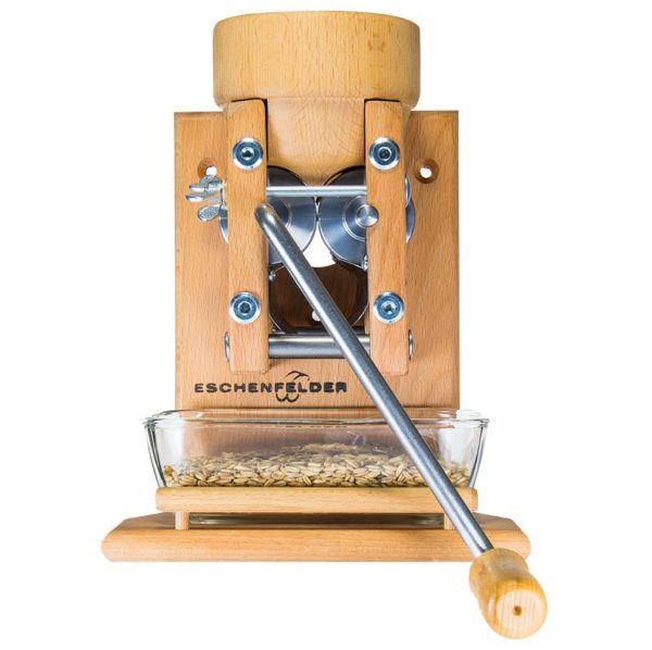Kornquetsche Wandmodell Holztrichter | Eschenfelder Kornquetsche Wandmodell mit Holztrichter und Glasschale Holztrichter inkl. Schraubzwinge und Glasschale und Reinigungsbürste Das ansprechende Design der bisher einzigartigen Wandausführung, verbunden mit der bewährten Funktion der Kornquetsche, macht das Wandmodell zu einem Schmuckstück Ihrer Küche. Glasschale, Befestigungsschrauben und Dübel sind im Lieferumfang enthalten