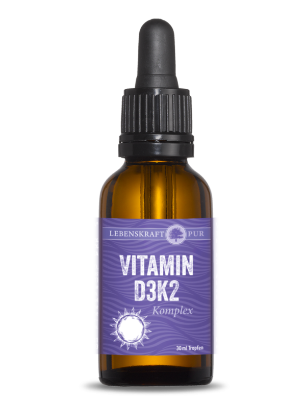 Vitamin D3 K2 Komplex | Sonnenvitamin Höchste Bioverfügbarkeit durch Tropfenform Vitamin D3K2 Komplex ist eine Kombination aus Vitamin D3 und Vitamin K2 in sinnvollem Verhältnis zueinander. Er stärkt Knochen, Zähne, Immunsystem, Zellen & Gewebe. In einem Glas befinden sich 1070 Tropfen mit 1000 IE Vitamin D3 und 30 µg Vitamin K2 pro Tropfen. D3, gerne auch Sonnenvitamin genannt, ist eigentlich kein Vitamin, sondern die Vorstufe eines Hormons.