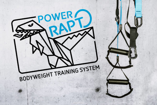 PowerRapto Schlingentrainer | PowerRapto, ein Schlingentrainer der Geschichte schreibt. pb-Sports präsentiert das neue PowerRapto Schlingentrainer Bodyweight Training System. Stufenlos verstellbar Fußschlaufen Muskeldefinition in Rekord Zeit NEU! Unser Ziel war es ein hochwertiges Produkt mit Liebe zum Detail und Professionalität zu bieten und gleichzeitig preislich attraktiv zu sein. Dein ständiger Begleiter, jederzeit bereit, unbegrenzte Möglichkeiten. Dieser Schlingentrainer kennt kein Alter. Trainieren auf eine völlig neue Art. Du kannst Fett verlieren und Muskeln aufbauen mit Muskeldefinition in Rekord Zeit. Du wirst staunen welchen Erfolg Du in kürzester Zeit mit Spaß erzielen kannst.