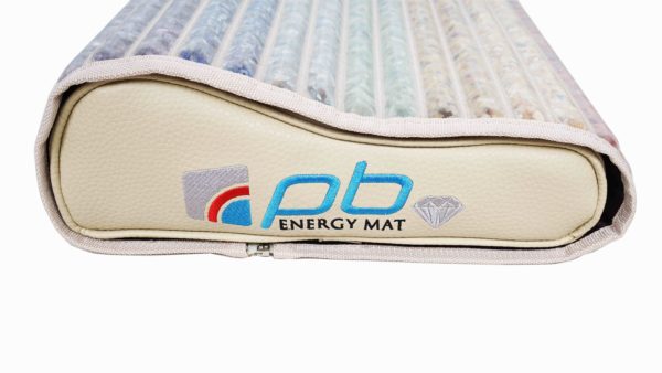 Edelsteinkissen ll | Edelsteinkissen ll von pb Energy Mat Der ideale Partner für Comfort pb Energy Mat Edelsteinmatte und Premium, Premium ll pb Energy Mat Edelsteinmatte Inklusive passenden Kissen Baumwollbezug Das Edelsteinkissen ll kann alleine oder zusammen mit den Edelsteinmatten genutzt werden. Das Edelsteinkissen ll von pb Energy Mat mit Amethyst und Edelsteinen. Erfahren Sie bequemen Schlaf Jeder weiß, wie wichtig der Schlaf ist. Ein angenehmer Schlaf hilft dem Geist und dem Körper, sich für den nächsten Tag zu erfrischen, und er hilft der Haut, sich selbst zu reparieren und kann Verletzungen heilen.