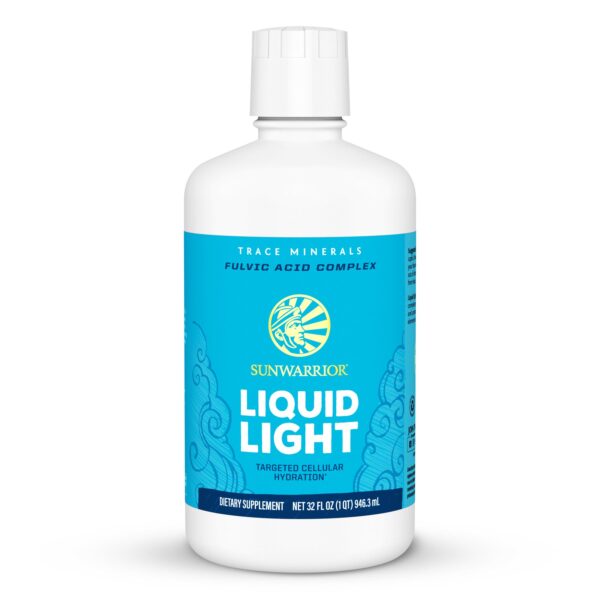 Liquid Light | Liquid Light natürlicher, flüssiger Mineralkomplex von Sunwarrior Liquid Light ist ein natürlicher, flüssiger Mineralkomplex mit Fulvinsäure, Makromineralien und Spurenelementen. Liquid Light ist ein pflanzlicher Fulvinsäure-Mineralkomplex, der auf natürliche Weise in alten Pflanzenresten entsteht, lange bevor es zu einer modernen Verschmutzung kam. Die ionischen Spurenelemente werden durch einen kalten Prozess extrahiert, um eine flüssige Ergänzung zu schaffen, die eine der stärksten Formen des natürlichen Nährstofftransports bietet.